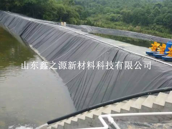 問：魚塘養(yǎng)殖防滲膜的周圍可以貼瓷磚嗎？