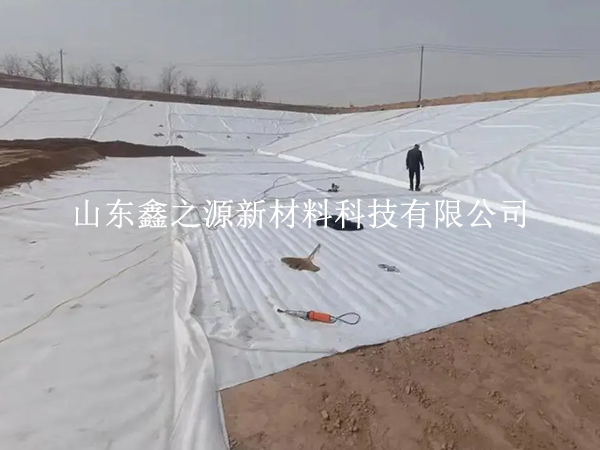 防滲復(fù)合土工膜運(yùn)輸注意事項(xiàng)：安全高效，細(xì)節(jié)決定成敗