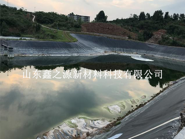 養(yǎng)殖防滲膜鋪設(shè)要領(lǐng)：掌握這些，筑牢養(yǎng)殖防滲根基