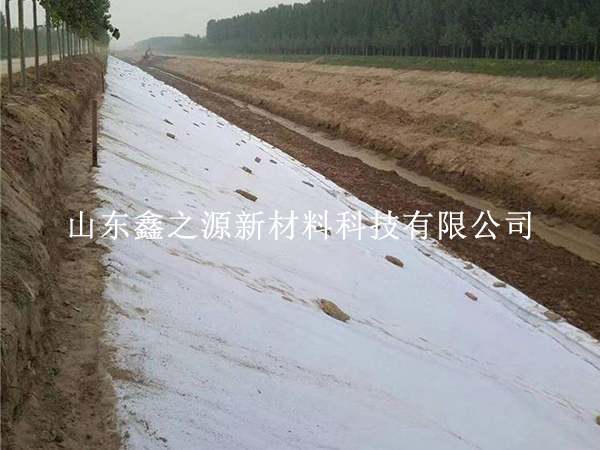 丙綸土工布鋪設(shè)：規(guī)避天氣影響，筑牢施工質(zhì)量防線